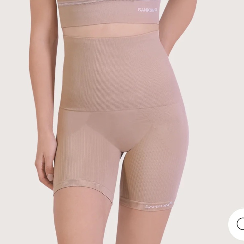 NWT! Women’s‎ Sankom Beige Compression Shorts